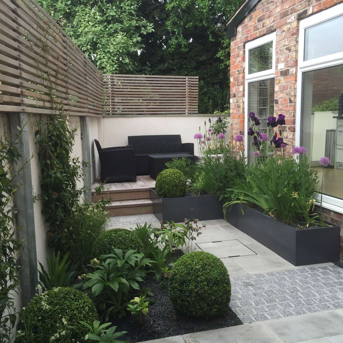 BOWDEN HOUSE NEAR MANCHESTER Aralia Garden Design 